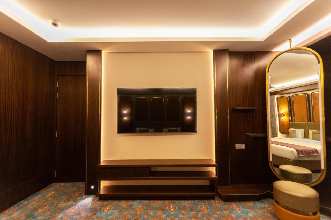 The Corinthians Resort And Club Пюн Екстериор снимка A suite on board