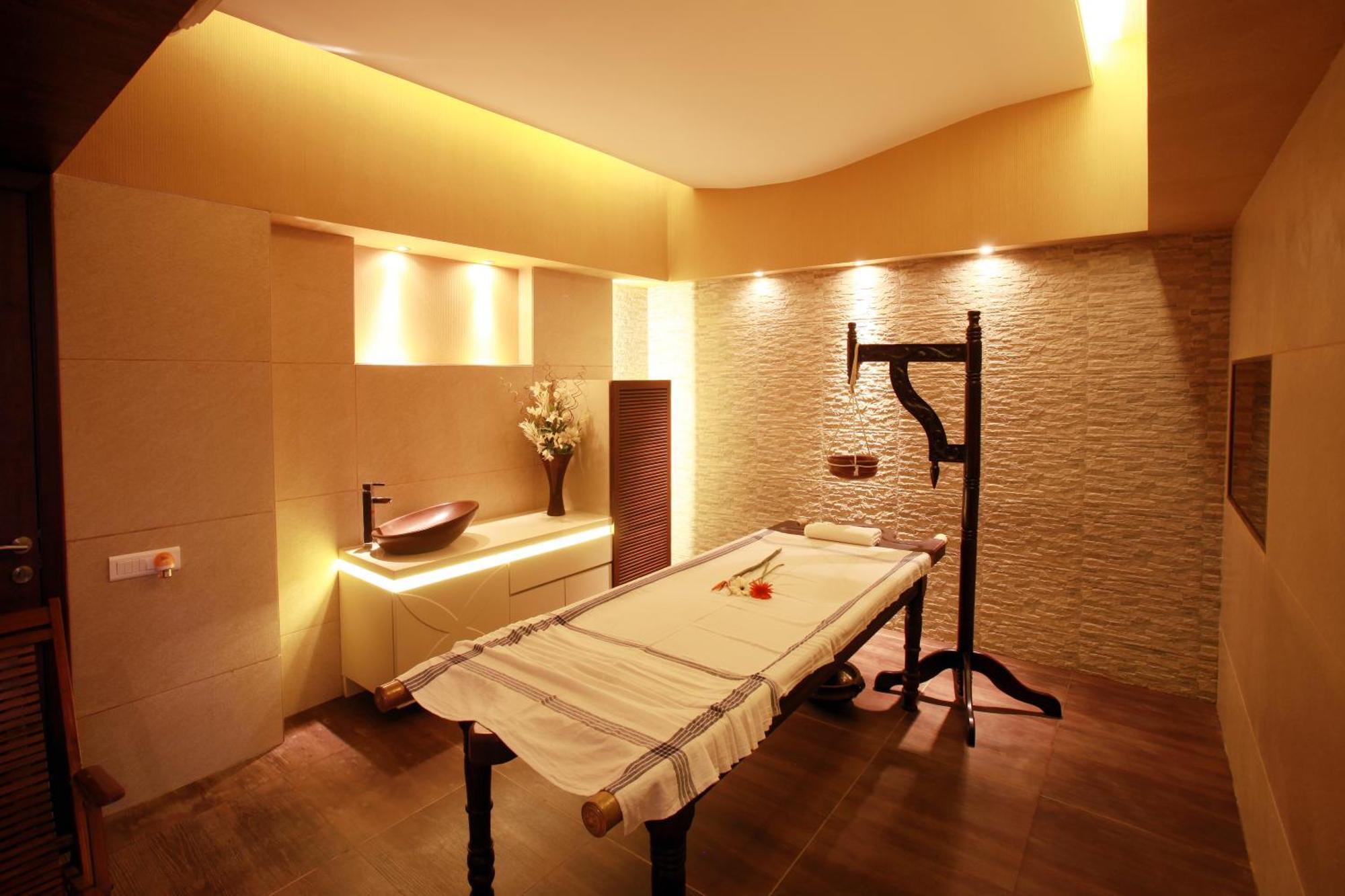 The Corinthians Resort And Club Пюн Екстериор снимка Ayurvedic treatment room