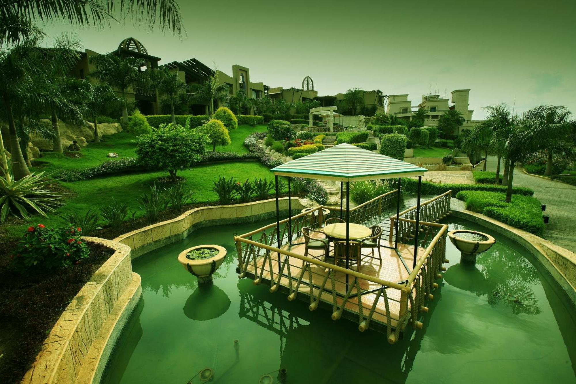 The Corinthians Resort And Club Пюн Екстериор снимка The resort's gardens