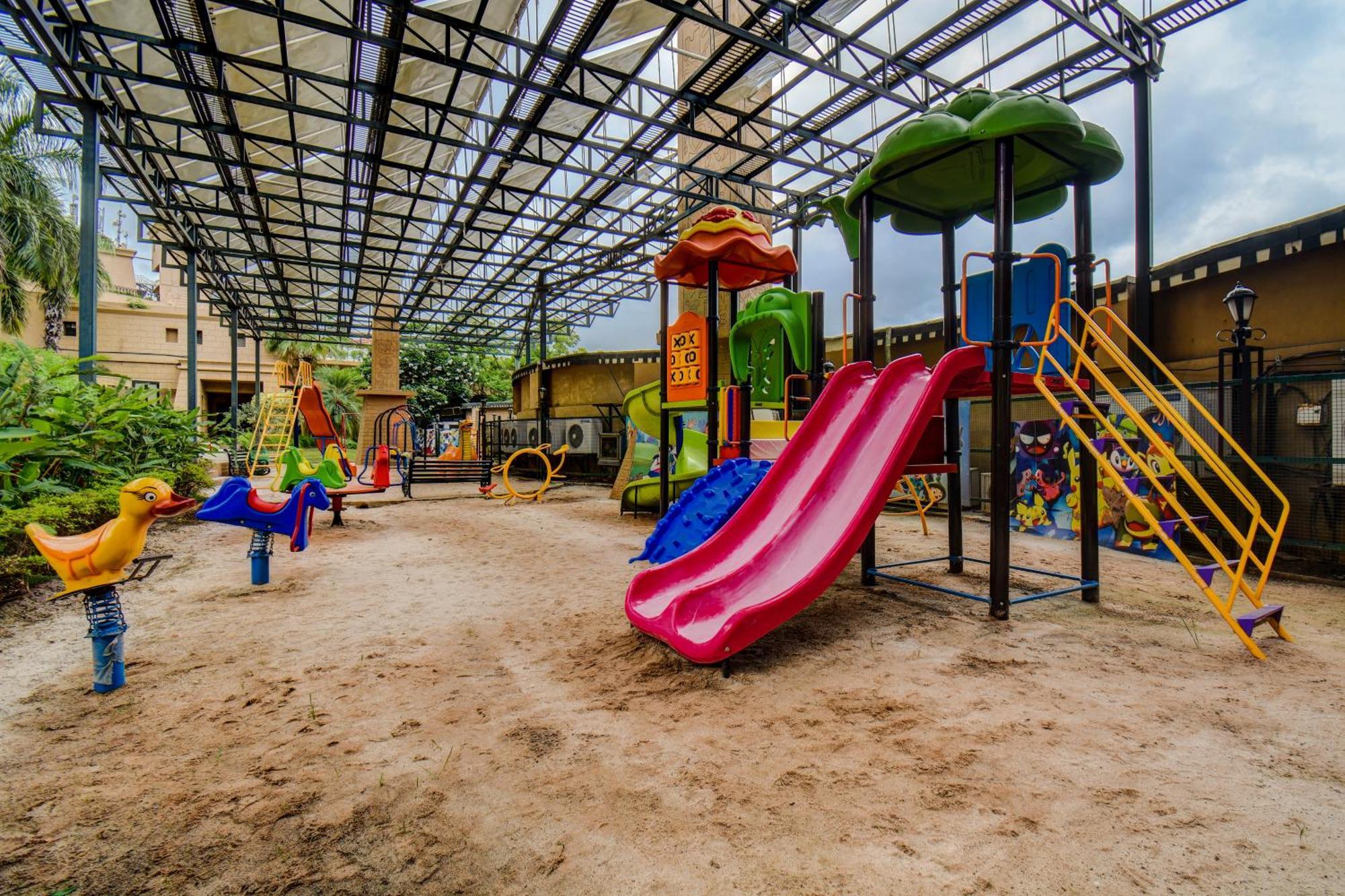 The Corinthians Resort And Club Пюн Екстериор снимка Playground at the resort